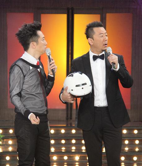 2014》首期播出后,邓超以及两位主持人之间的爆笑互动让观众大呼过瘾