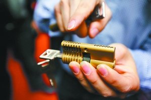 网店经营者销售开锁工具被刑拘 涉传授犯罪方法罪