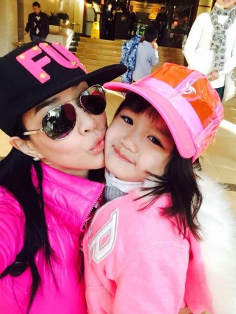 钟丽缇谈分娩<em>惊魂</em>未定:忍痛19小时生大女儿_娱