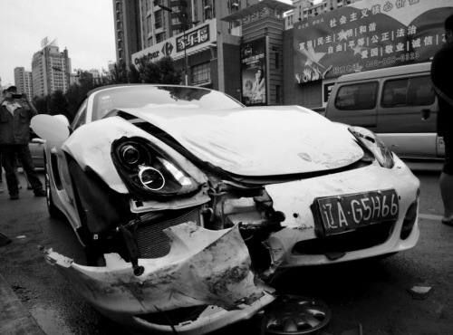 沈阳<em>女司机试驾</em>保时捷连撞四辆豪车 或将承担