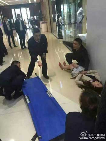 扬州一商场发生持刀伤人事件 女子偷窃不成反