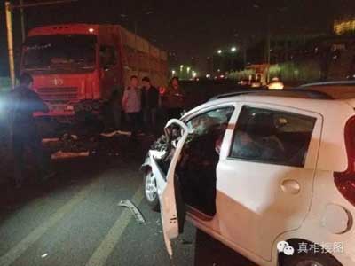 哈尔滨一男子酒驾撞上大挂车致车内7岁女儿惨