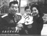 网曝李双江罕见全家福