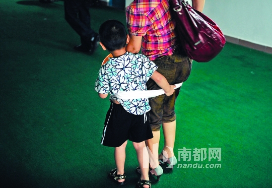 星星不说话,更孤独的是妈妈_东莞