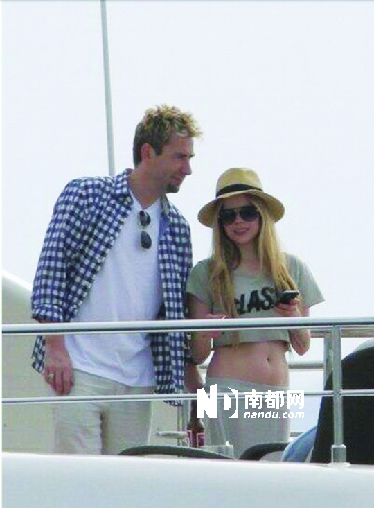 果然!艾薇儿有了场疯狂婚礼