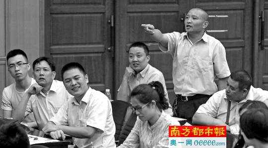 曹志伟:出租车牌照必须改革 让私家车司机都可