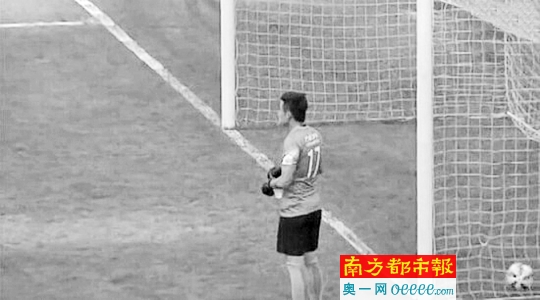 中超本轮最奇葩进球:门将淡定喝水目送破门_文