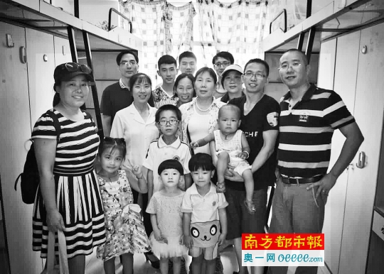 吉大珠海学院一新生入学15人相送 师生叹:阵容