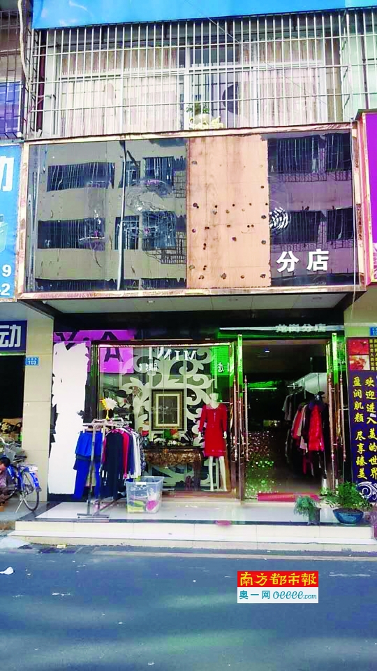 深圳一服装店取名ISIS被拆招牌 老板:意思意思