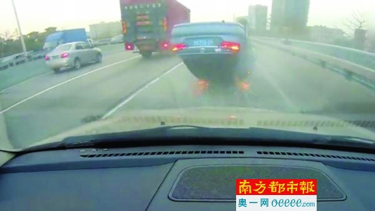 东莞:网络热传翻车全责前车视频变道负视频_野兔打实线电图片
