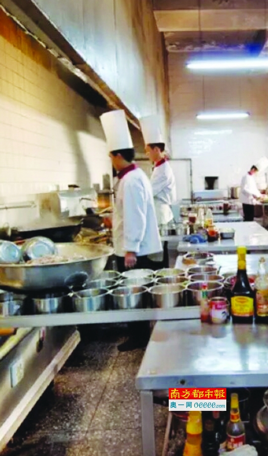 网络订餐乱象丛生 20多店挂靠一个注册资质_粤