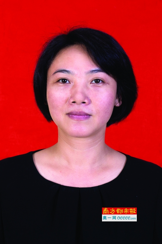 冰,女,1970年9月出生,广东高明人,在职研究生学