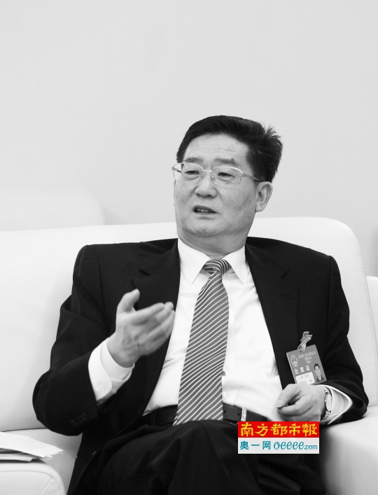 谢锦波任大朗镇委书记