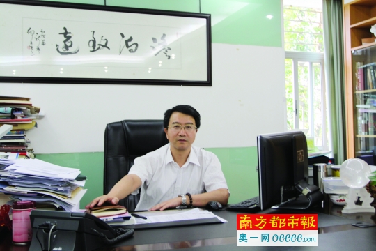 翠园中学副校长,初中部负责人陈建宁.