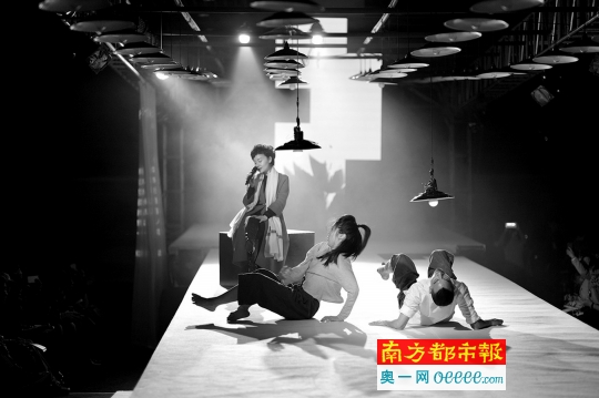 记者朱蓉婷 由广州图书馆,《诗歌与人》杂志社主办的"2018广州新年图片
