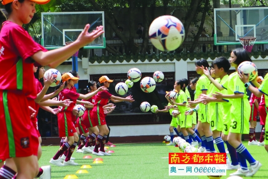 广州过半中小学设足球课