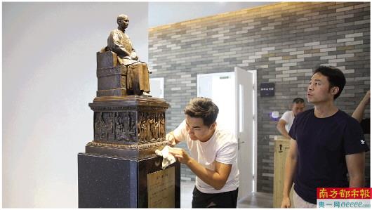 孙中山纪念图书馆再增一座孙中山铜像。