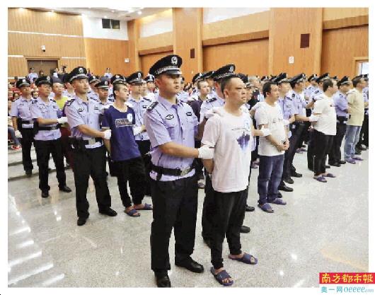 盘踞沙堆镇梅阁村的黑势力犯罪团伙首脑蒋秾达被判有期徒刑二十五年。