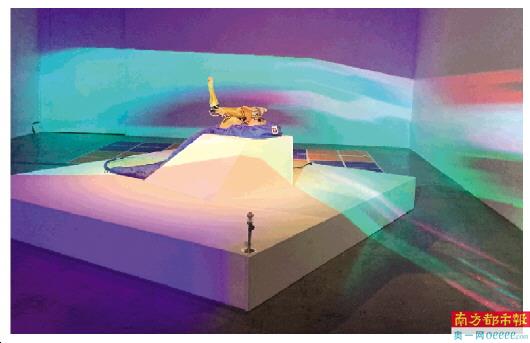 艺术家王成良作品交互动力影像《远程药丸》。