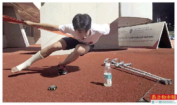 朱定文脚踝受伤后努力复健。 受访者供图