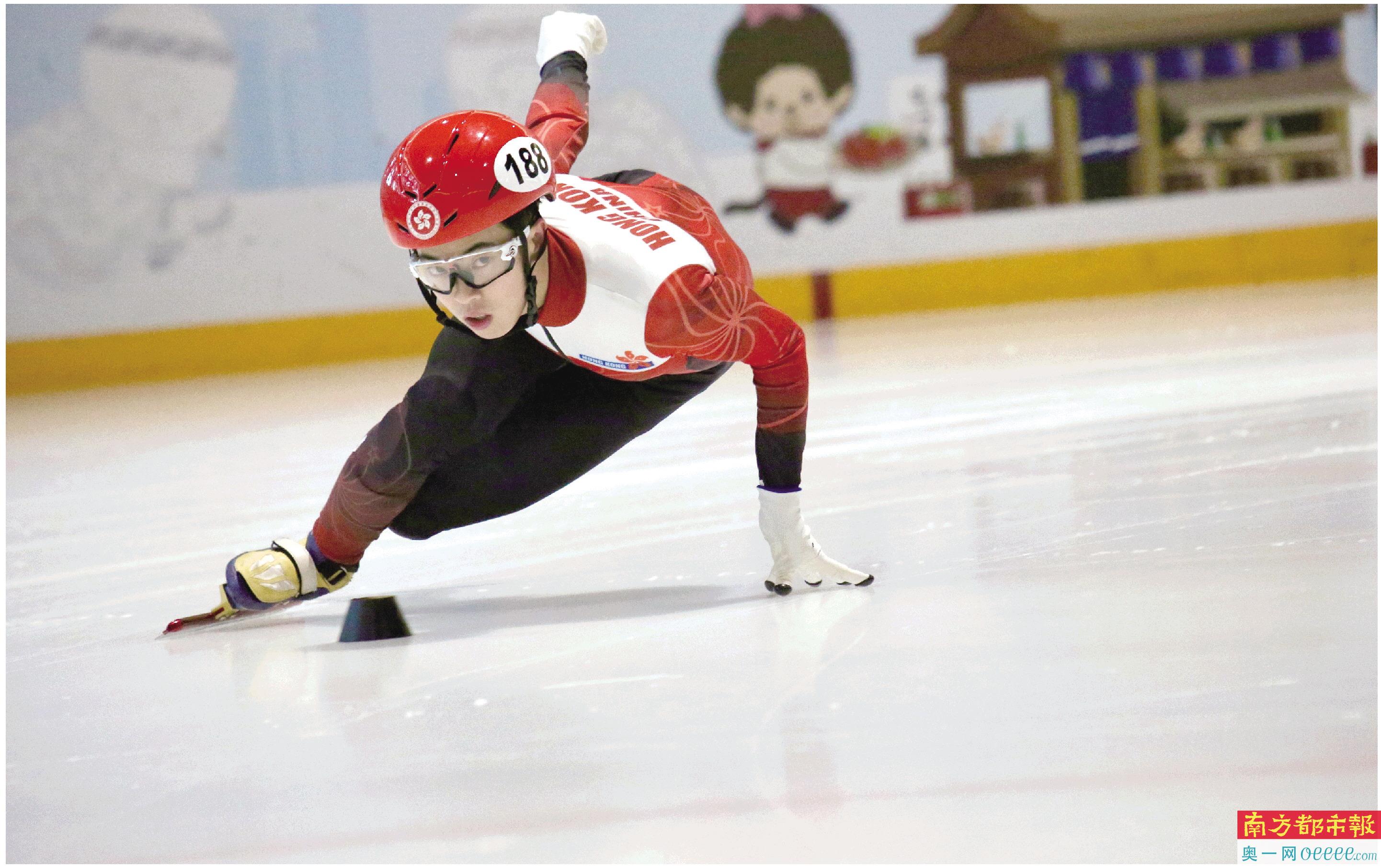 21岁中国香港选手朱定文出战北京冬奥会短道速滑赛事。
受访者供图