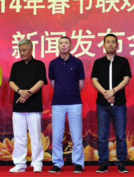 王宝强晒贴面照陪娇妻过生日