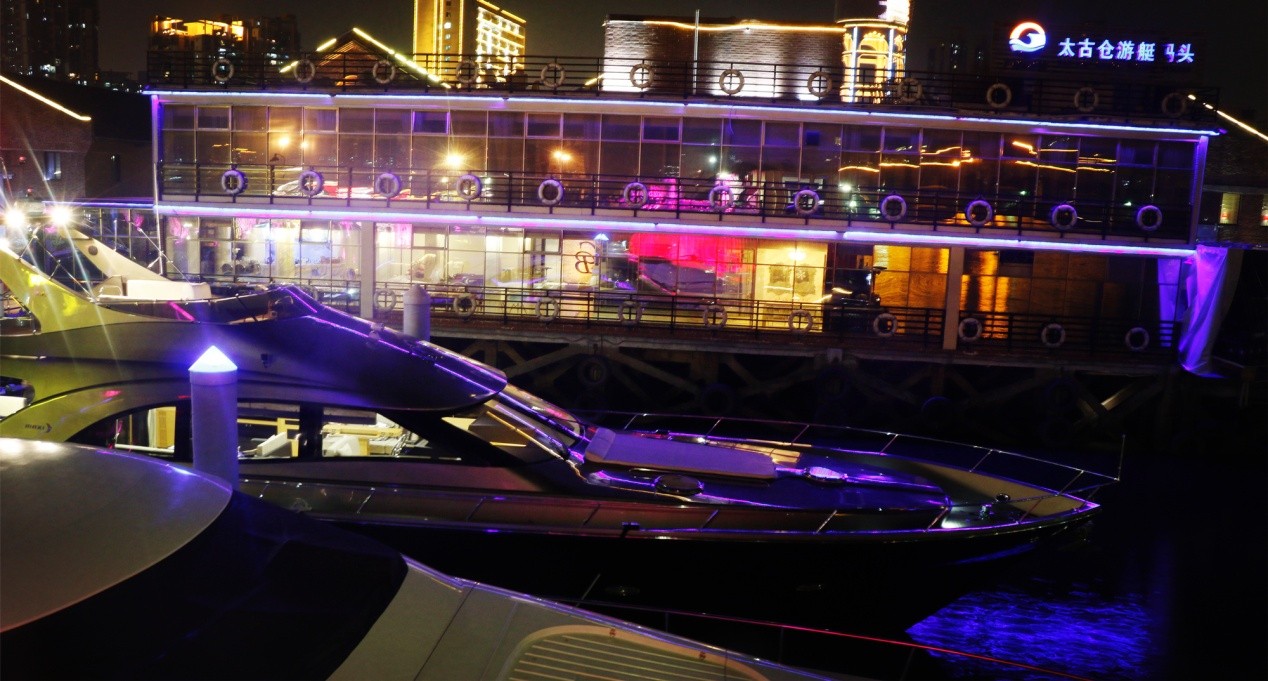 据悉,本次"土豪金游艇"现身太古仓码头是为了参加太古仓游艇会的