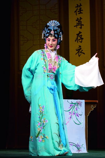 "教授"火丁回归舞台 连演《梁祝》《锁麟囊》