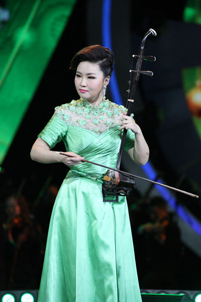 康娅妮新十大二胡演奏家音乐会绽放 真情演绎华章
