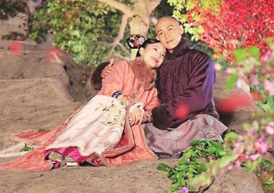 琼瑶公开举报大陆编剧于正新作《宫锁连城》(《宫3》)抄袭其《梅花烙