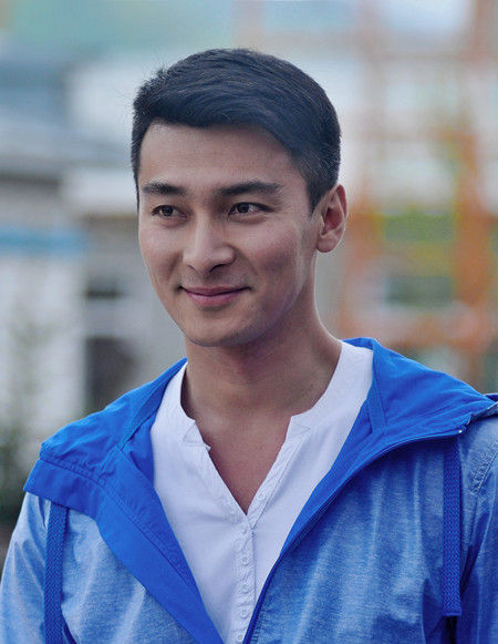 《大村官》开播 北京青年贺刚卖身为"仆"