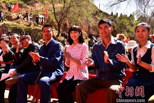 0423 消费 | 2014-04-23 16:56 当天,金牌导演毛卫宁及编剧温豪杰携