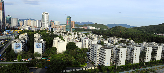 0531 深圳 | 2014-05-31 08:17 昨日鹿丹村篮球场,随着市住建局局长